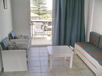 Renos Hotel Apts Polis Exteriör bild