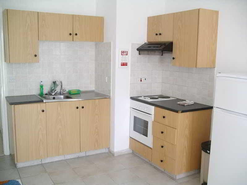 Renos Hotel Apts Polis Exteriör bild
